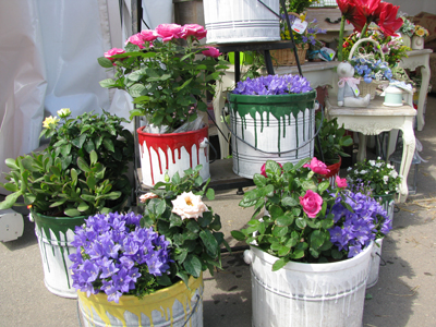 garden junk ideas creative diy painted flower bucket