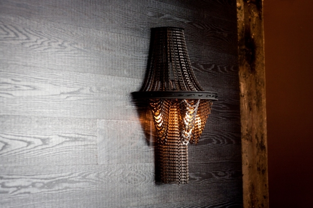 Upcycled bicycle chain wall lamp art idea