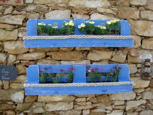 creative diy vertical blue pallet garden stone wall flowers