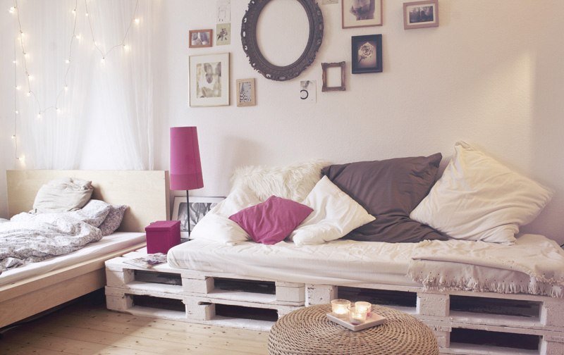 pallet bed frame diy cheap design pallets sofa furniture pink bedside lamp shabby chic paintings