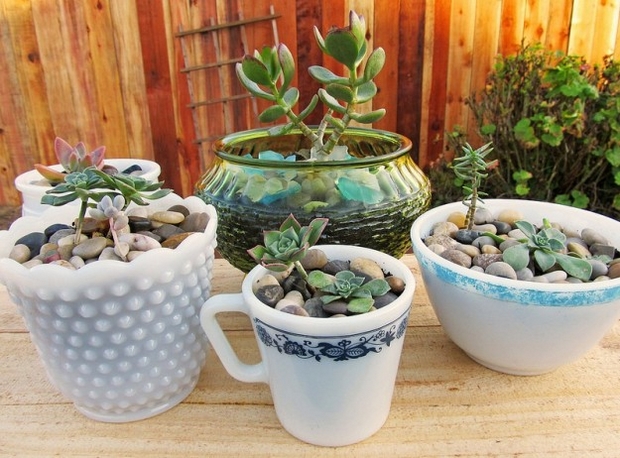 reuse teacups ideas creative upcycle white pots outdoor garden planter decoration ideas