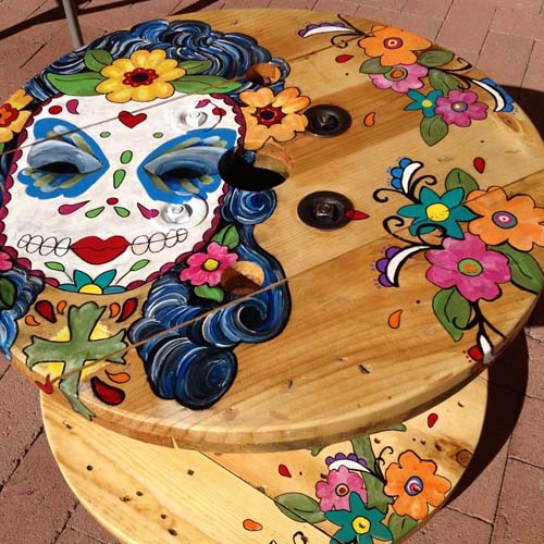 wooden cable spool table painted girl face art diy project garden ideas
