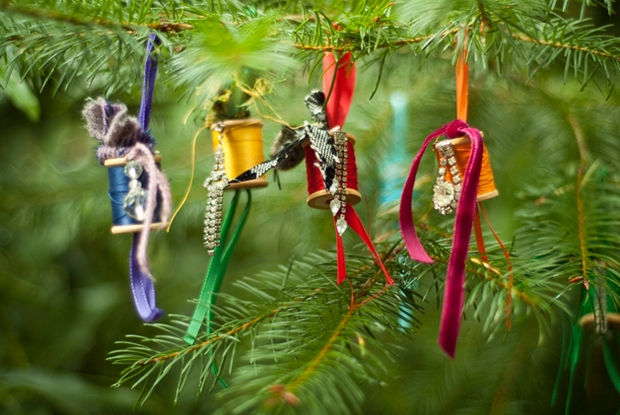 crafts diy christmas tree ornaments reused spool of thread with ribbons creative decorating ideas