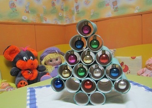 toilet paper rolls diy christmas tree with ornaments decoration ideas