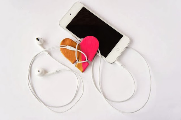 cheap valentines day gift idea for her diy iPhone Cord Organizer handmade heart iPhone Cord holder