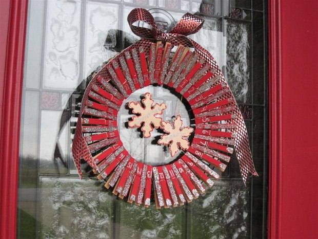 cheap upcycling front door clothespin wreath calendar project