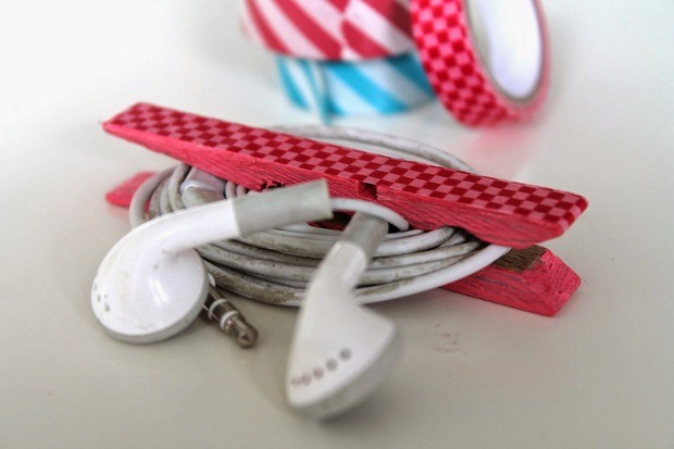 handmade clothespin crafts iphone earbuds upcycling cord organiser