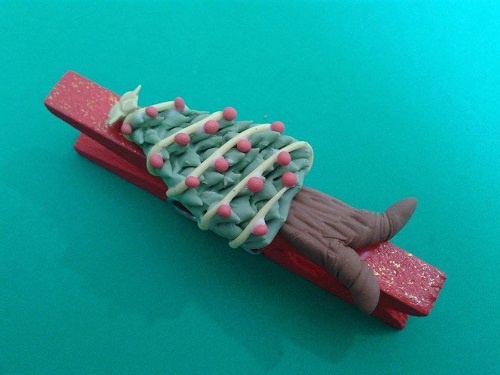 reused christmas ornaments with clothespins tree decor ideas