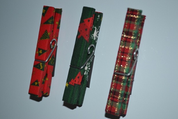 upcycle old clothespins christmas tree ornaments red green colored decoration