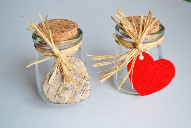 valentines day crafts mini glass jars cork tap raffia ribbon heart ornaments