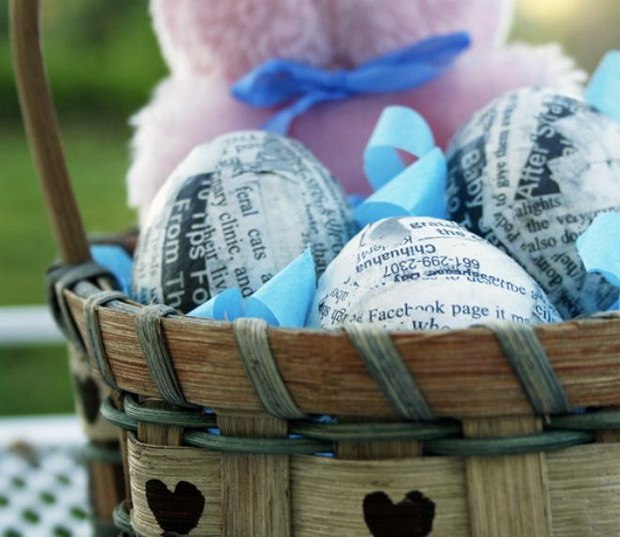 easter egg decorating ideas using wooden basket recycled newspaper outdoor