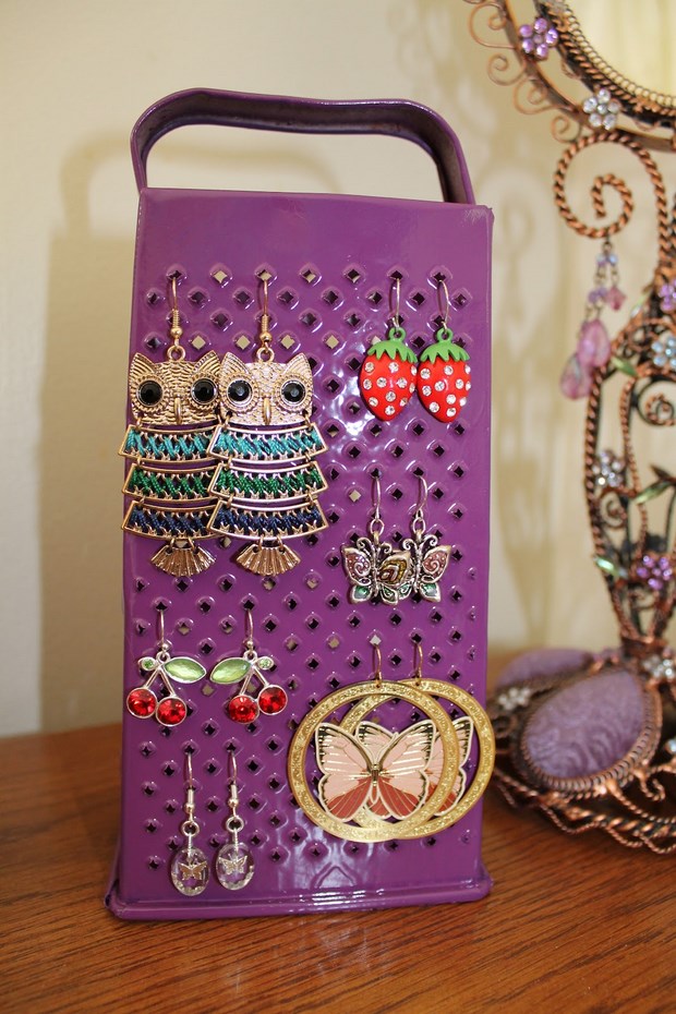 upcycle cheese grater painted homemade earring holder diy idea