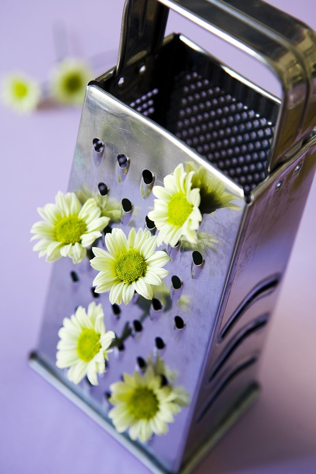 upcycling cheese grater centerpiece flower vase simple idea