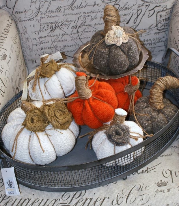stuffed-fabric-pumpkin-old-sweaters-upcycling-burlap-arrangement