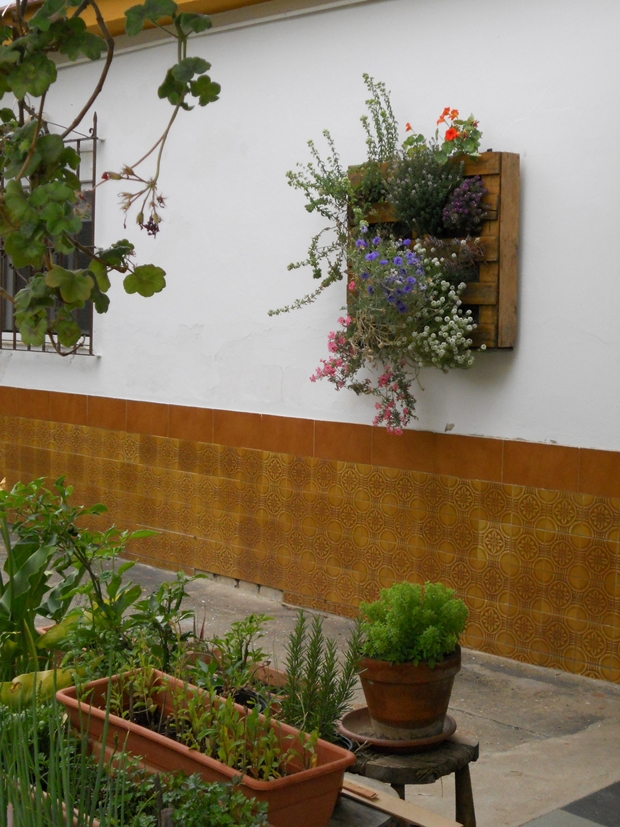 junk garden art wall decoration flower planter old wooden pallet