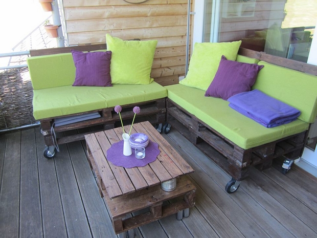 outdoor pallet furniture ideas varnished garden bench decorated table green cushion