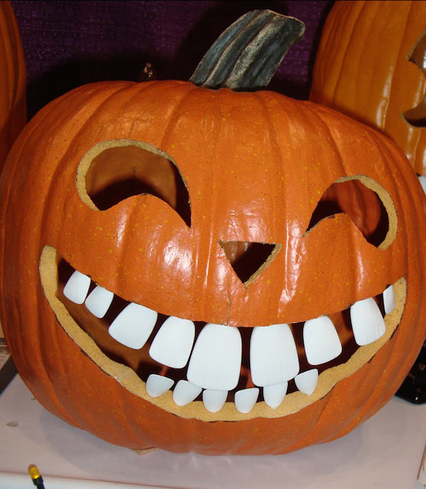 diy smiling halloween pumpkin carving idea teeth pattern