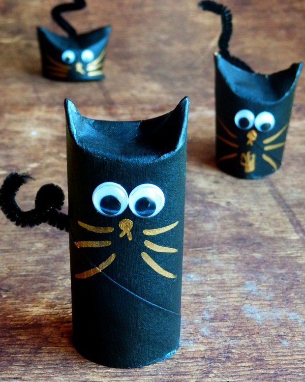 halloween crafts for kids reused toilet paper rolls black cats googly eyes decor