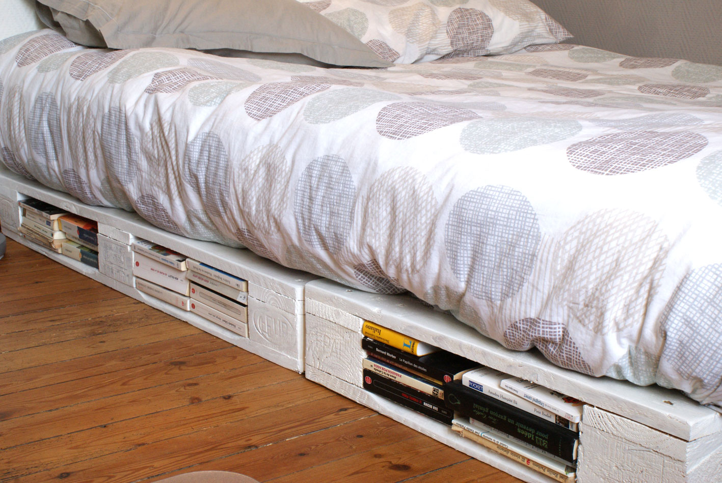 diy pallet furniture bed frame reuse idea book library cotton sheets