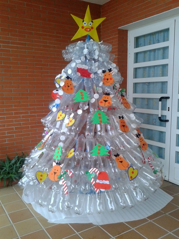 creative christmas tree made of empty plastic bottles diy recycling ideas