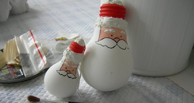 Christmas decorating ideas - 21 ways to reuse old light bulbs