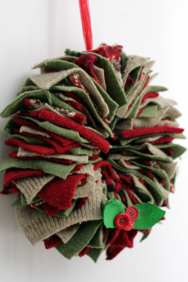 upcycling christmas door wreaths made from old colourful rag