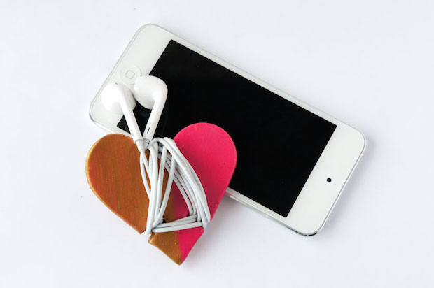 creative valentines day gift idea for her diy iPhone earbud holder iPhone cord organiser