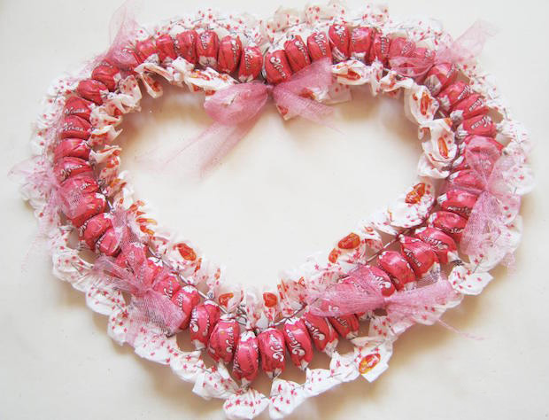 diy candy wreath valentines day gift ideas for her
