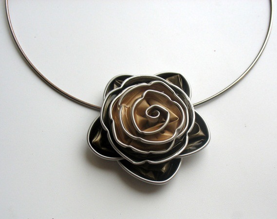 upcycling nespresso capsules diy necklaces with flower accessories