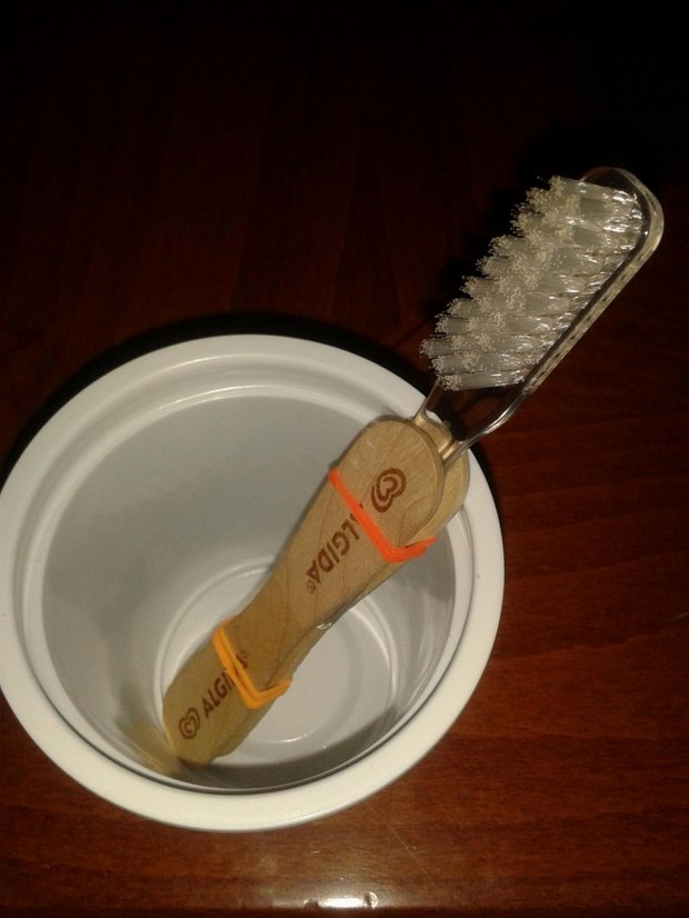 diy handmade items from ice cream sticks to toothbrush holder