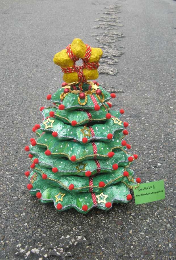 alternative christmas trees used egg cartoon yellow star cheap idea