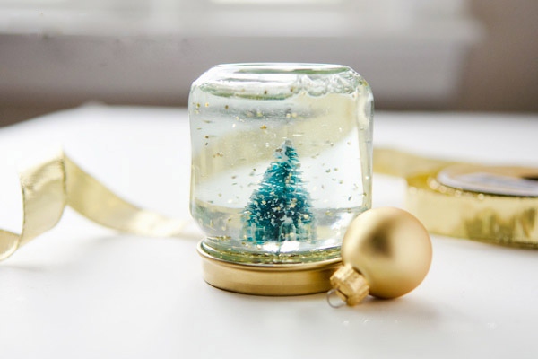 mason jar snowglobe christmas diy crafts tree ball ornament decor