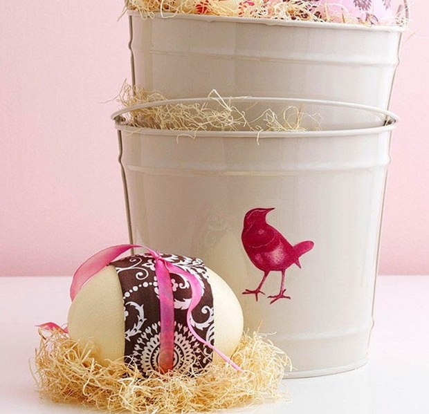 easter eggs decorating ideas reused metal bucket fabric ribbon 