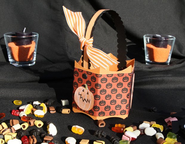 halloween goody bag idea recycled paper candy box pumpkin prints