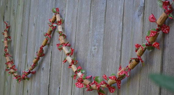 wine cork christmas craft diy garlands red ribbons decor wall hanging ideas