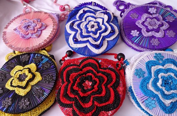cd crafts knitted bags flowers colorful diy reuse creative