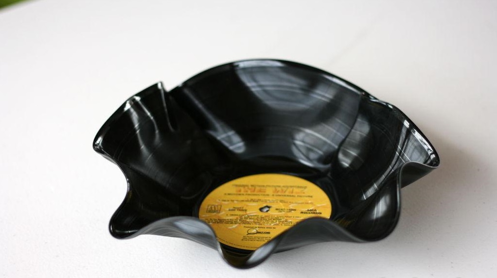 recycling vinyl records melted bent fruit bowl home craft idea