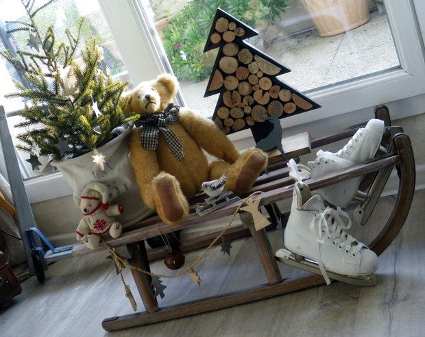 christmas old wooden sledge white skates teddy bear indoor decor idea
