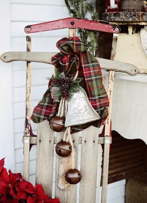 Decoración de corona de campanas de trineo de Navidad de madera reutilizada