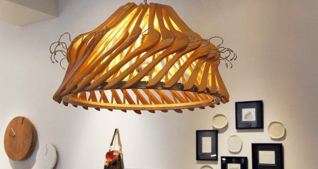 https://www.upcycled-wonders.com/wp-content/uploads/2018/10/reuse-clothes-hangers-amazing-diy-wooden-lamp-craft-620x330.jpg